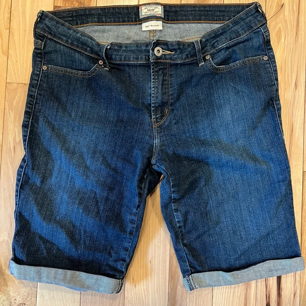 Levi’s, 545 Bermuda shirts, lightly used size 10 - Picture 1 of 7